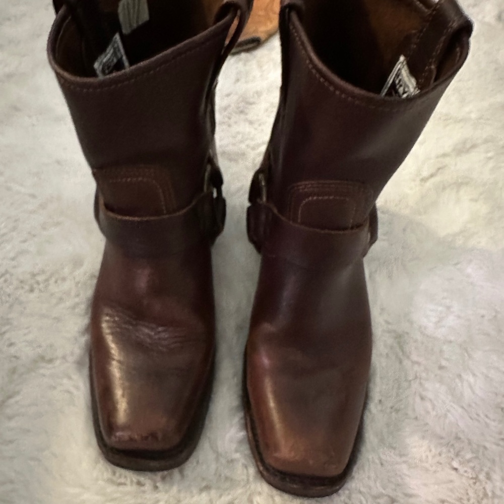 FRYE 8R Harness women’s Boots in warm Brown color - size 6.5